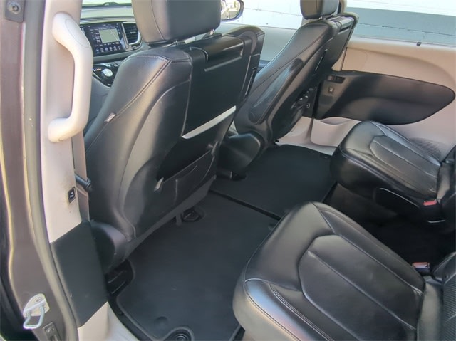 2019 Chrysler Pacifica  11