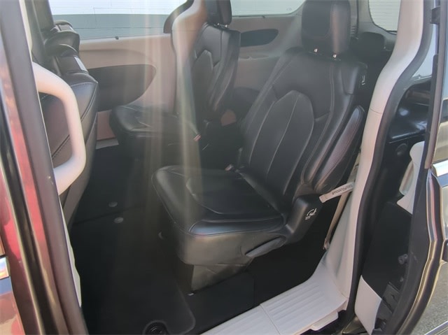 2019 Chrysler Pacifica  26