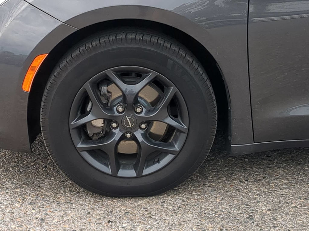 Thumbnail: 2019 Chrysler Pacifica - 8