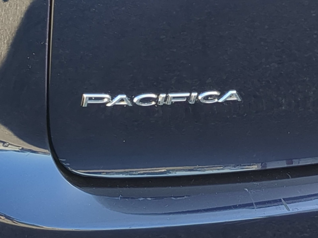 Thumbnail: 2018 Chrysler Pacifica - 24