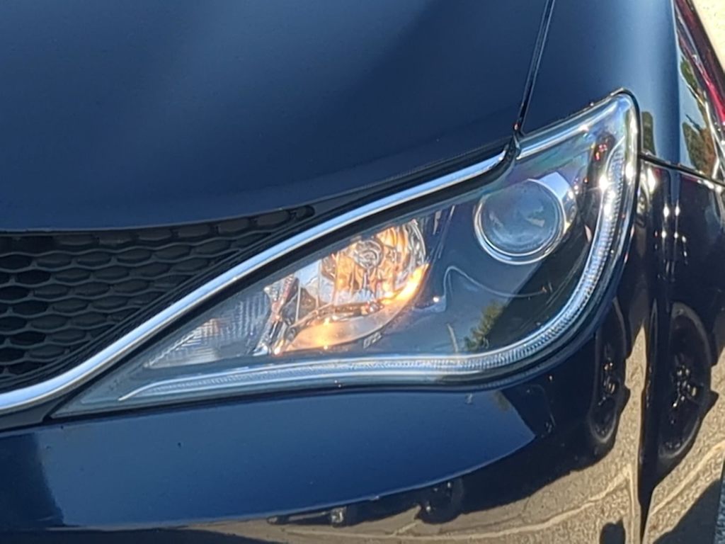 Thumbnail: 2018 Chrysler Pacifica - 23
