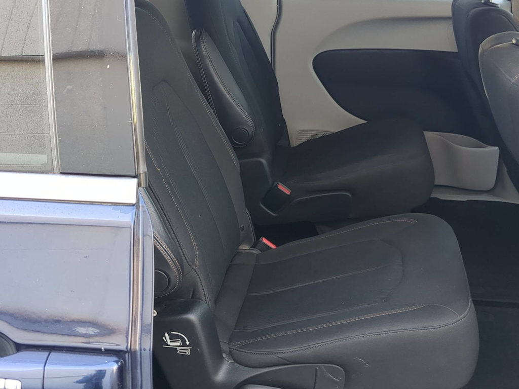 Thumbnail: 2018 Chrysler Pacifica - 11