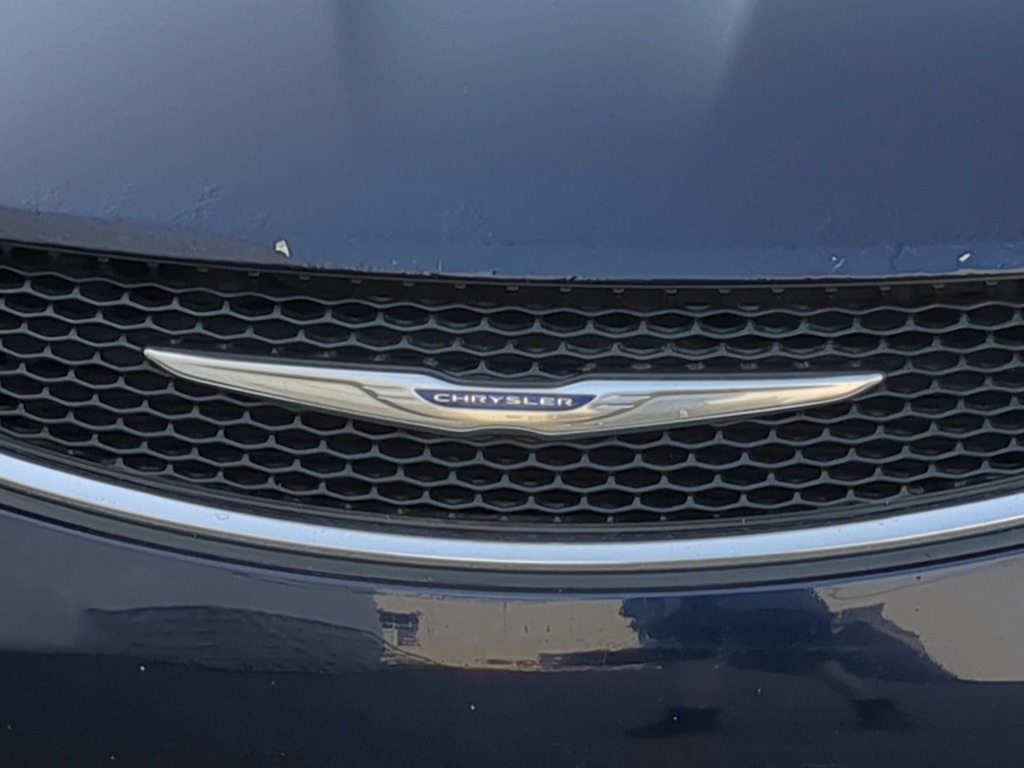 Thumbnail: 2018 Chrysler Pacifica - 7