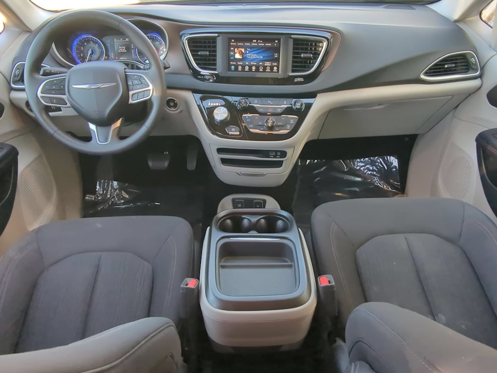 Thumbnail: 2018 Chrysler Pacifica - 9