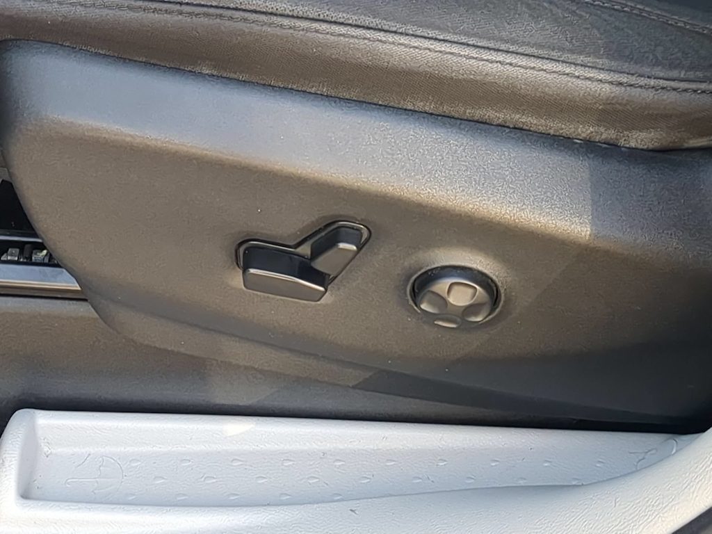 Thumbnail: 2018 Chrysler Pacifica - 25