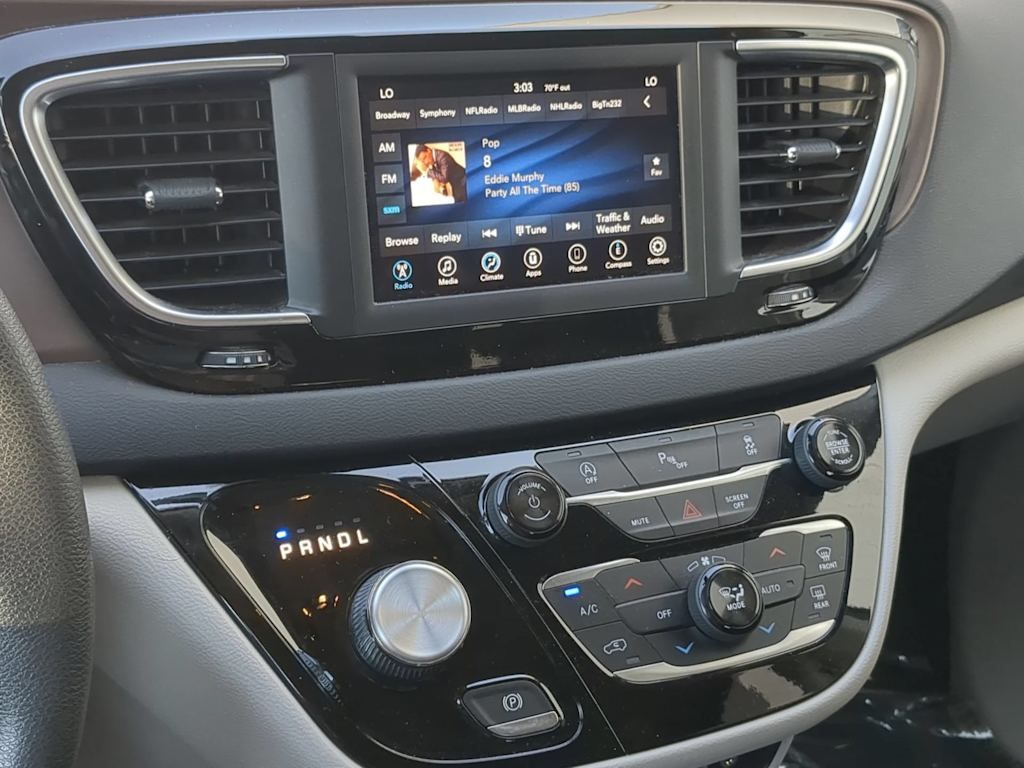Thumbnail: 2018 Chrysler Pacifica - 14
