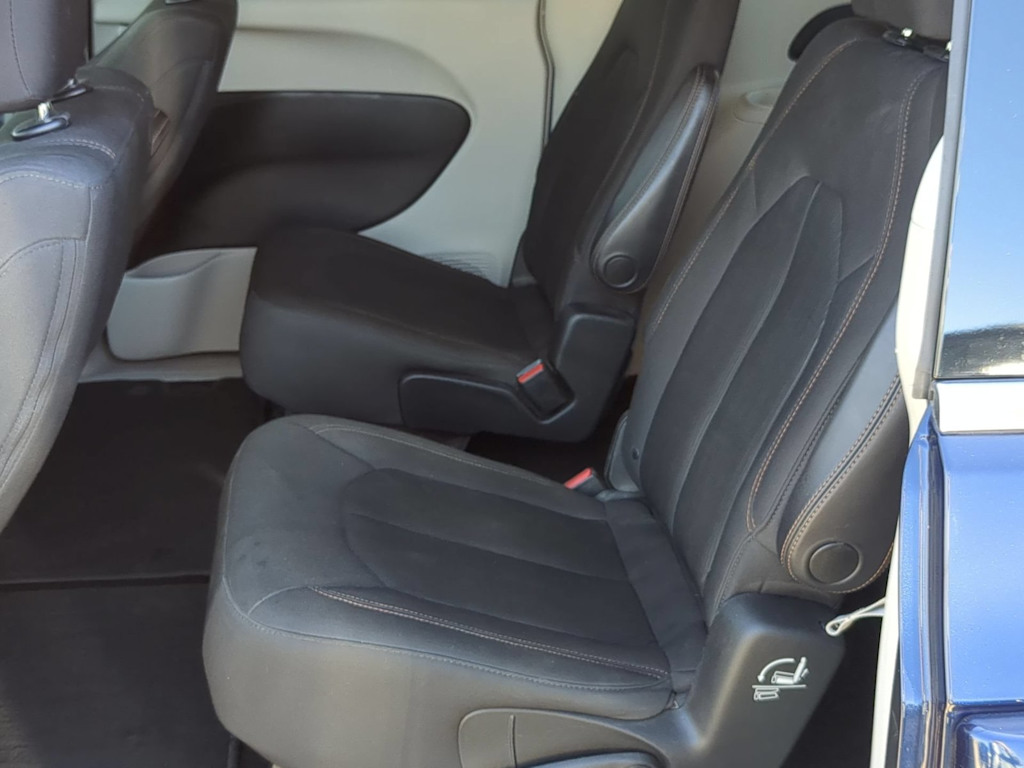 Thumbnail: 2018 Chrysler Pacifica - 12