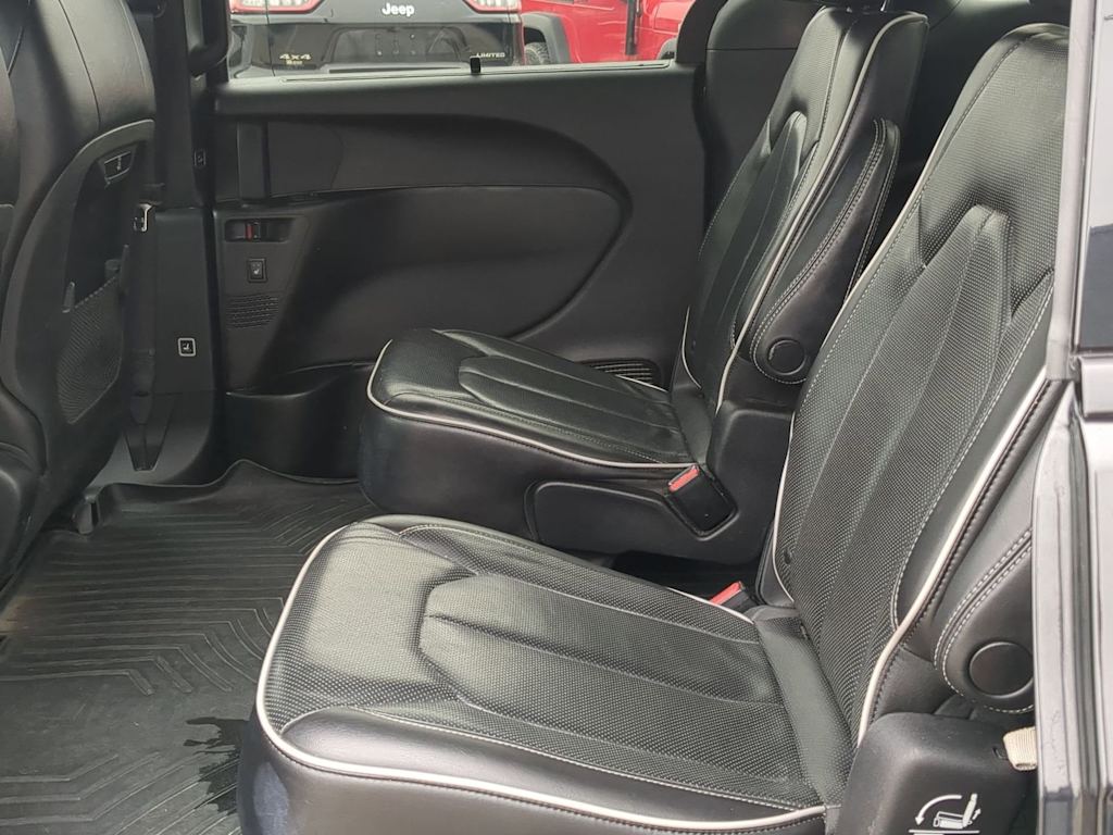 Thumbnail: 2019 Chrysler Pacifica - 12