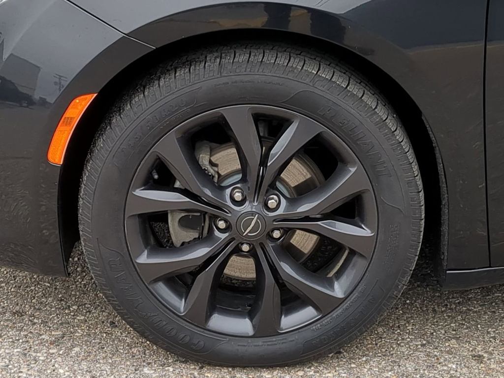 Thumbnail: 2019 Chrysler Pacifica - 8