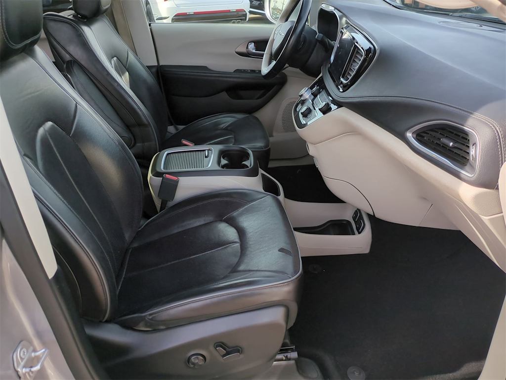 2018 Chrysler Pacifica Limited 11