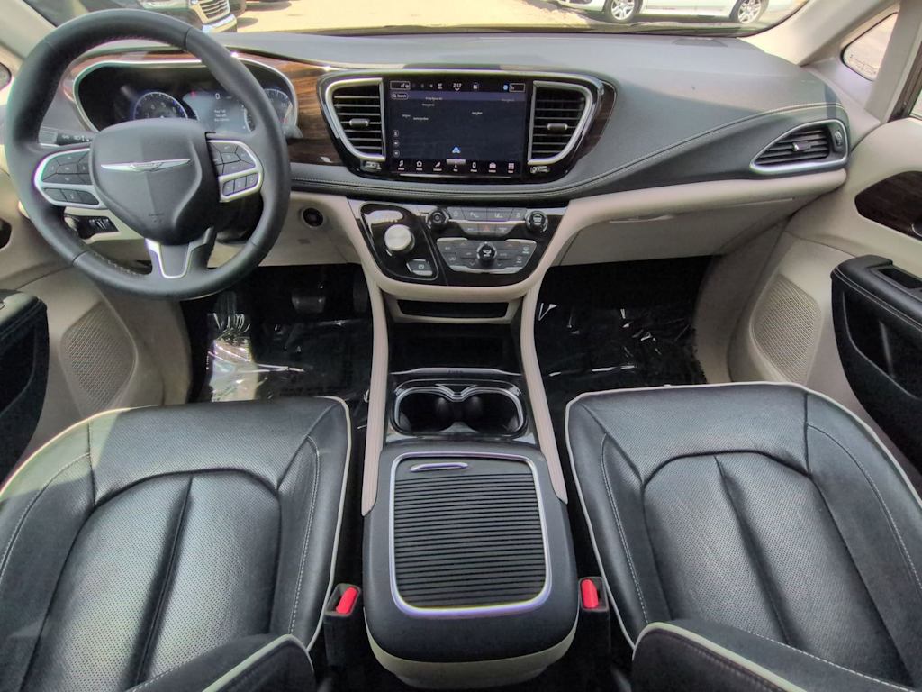 Thumbnail: 2023 Chrysler Pacifica - 10