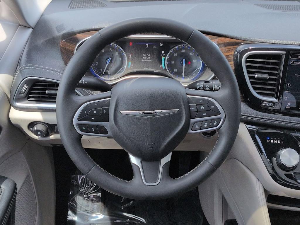 Thumbnail: 2023 Chrysler Pacifica - 14