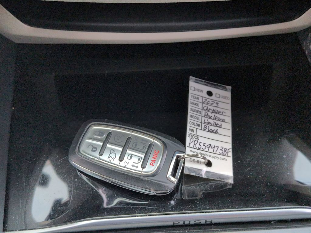 Thumbnail: 2023 Chrysler Pacifica - 18