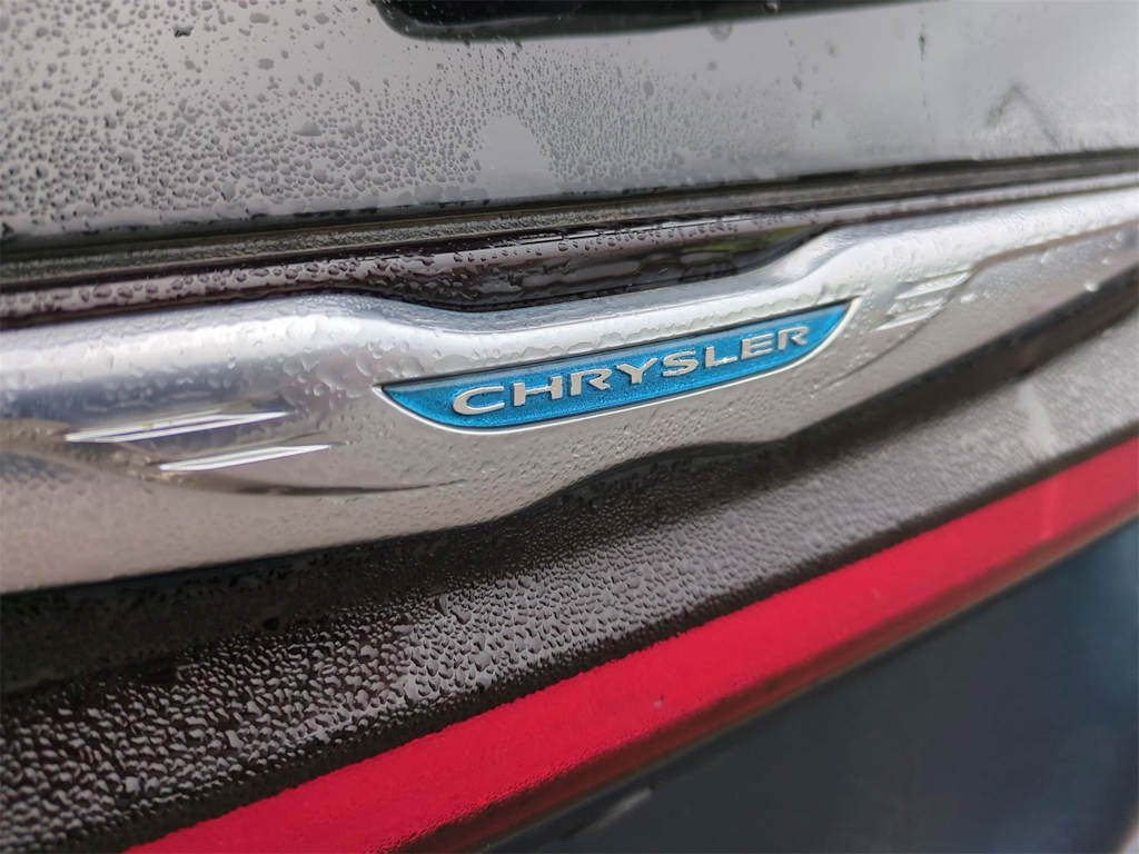 2021 Chrysler Pacifica Hybrid Limited 23