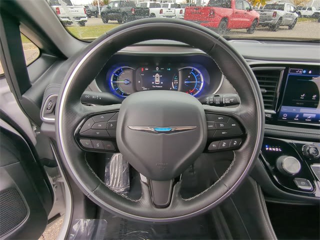 2021 Chrysler Pacifica Hybrid Limited 12