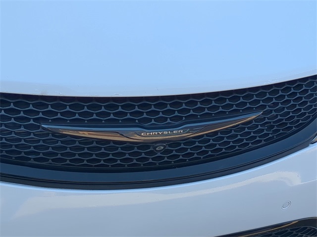 2020 Chrysler Pacifica Launch Edition 25