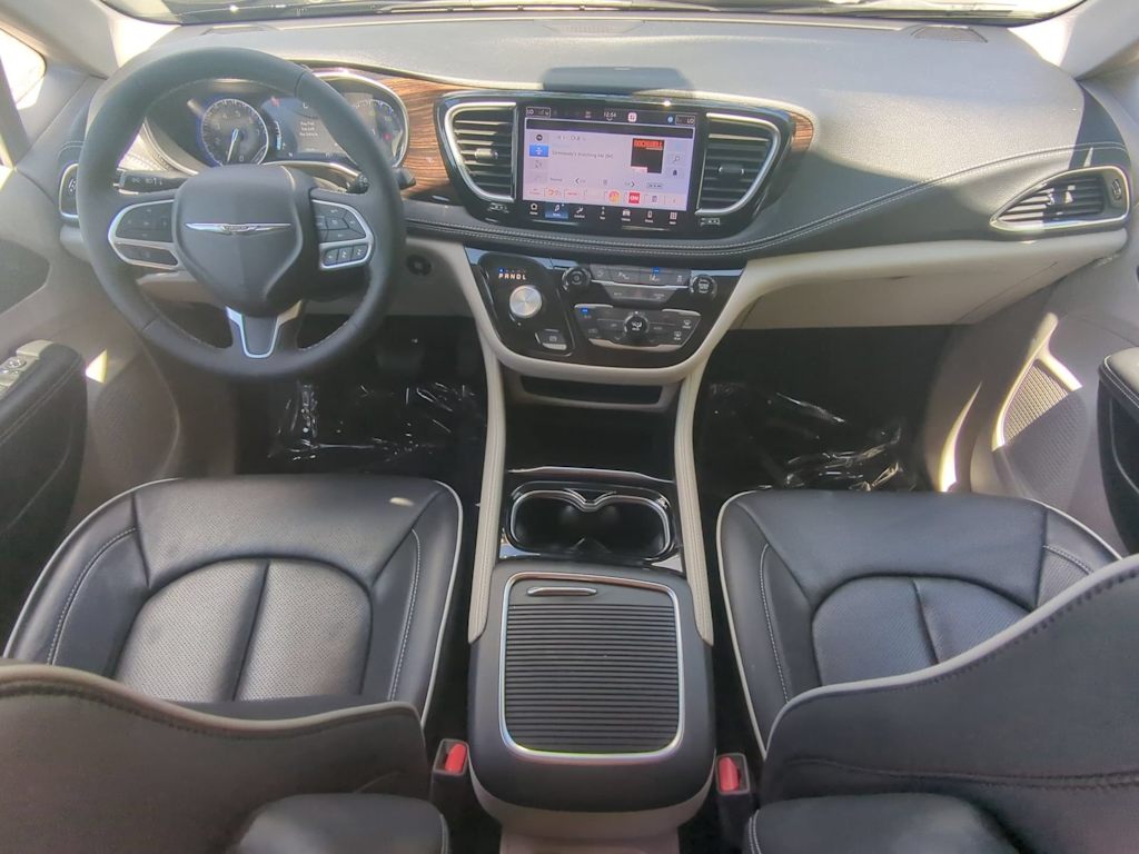 Thumbnail: 2024 Chrysler Pacifica - 9