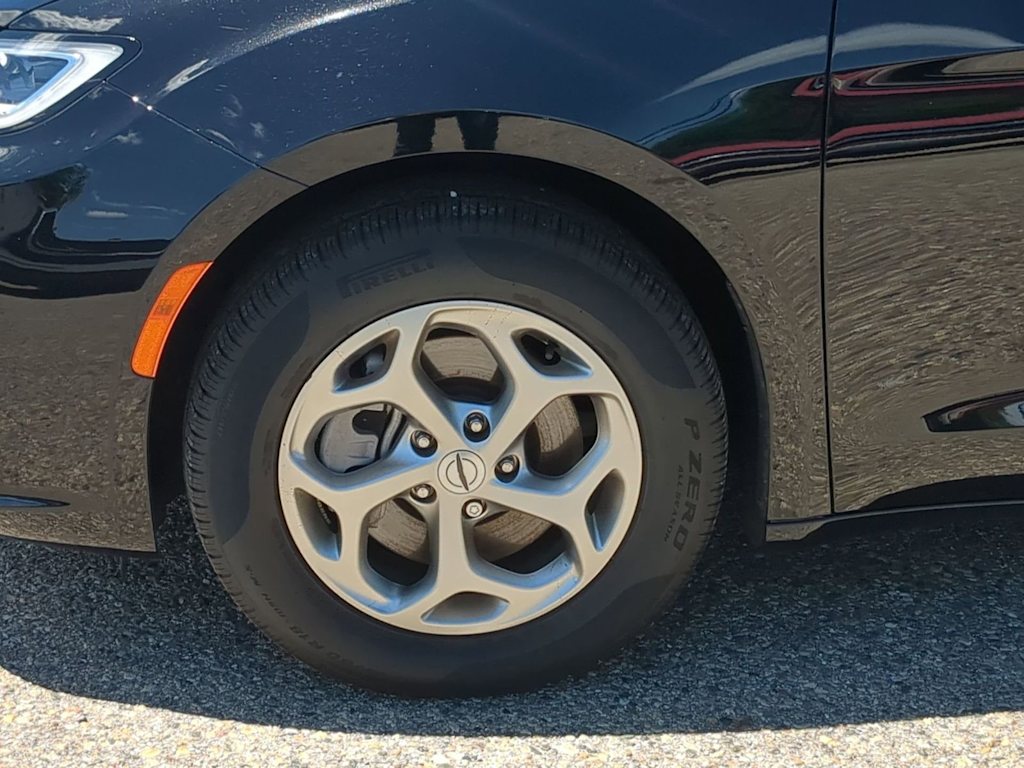 Thumbnail: 2024 Chrysler Pacifica - 8