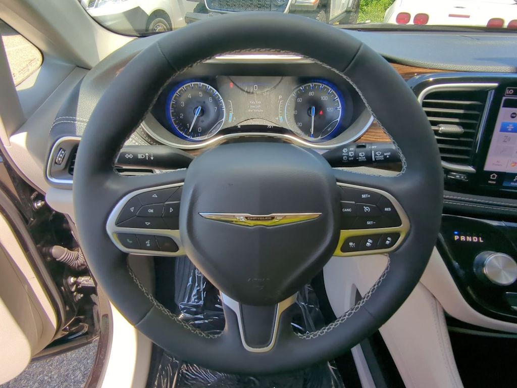Thumbnail: 2024 Chrysler Pacifica - 13