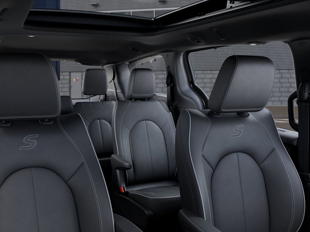Thumbnail: 2026 Chrysler Pacifica - 26