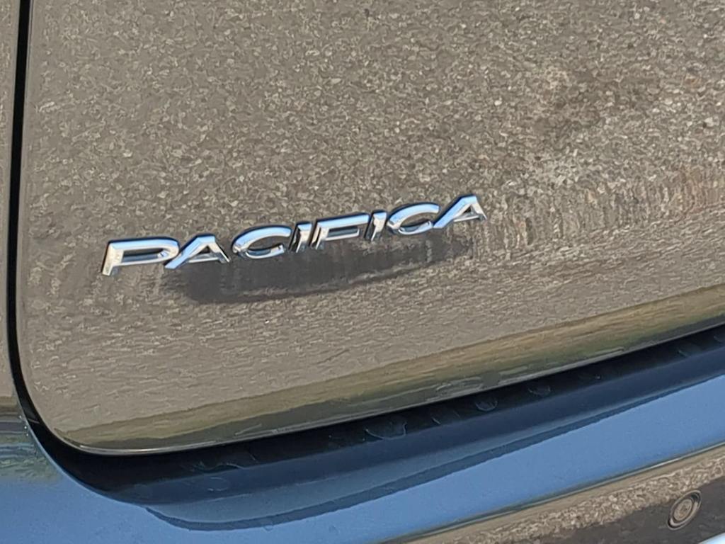 Thumbnail: 2022 Chrysler Pacifica - 24