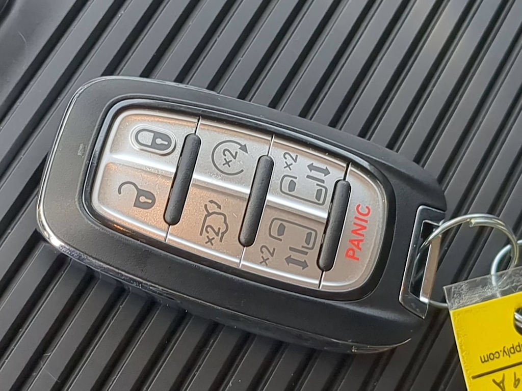 Thumbnail: 2022 Chrysler Pacifica - 33