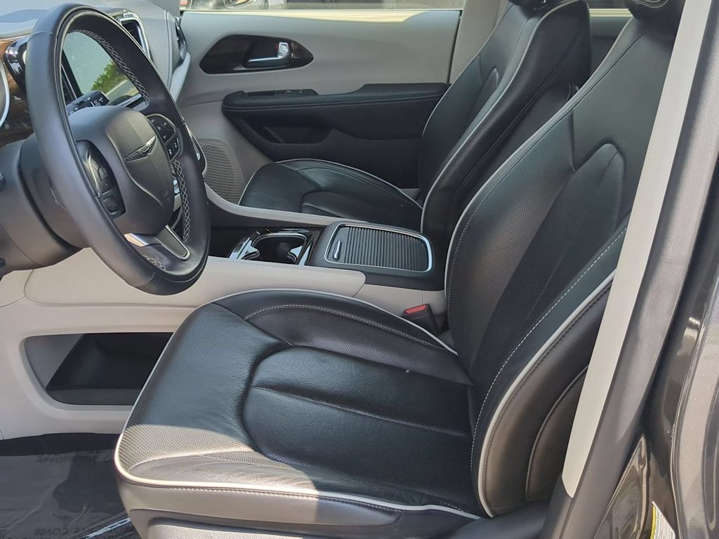 Thumbnail: 2022 Chrysler Pacifica - 10