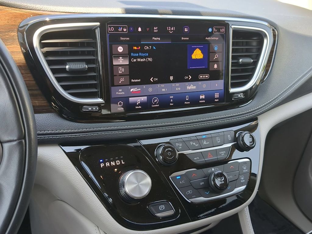 Thumbnail: 2022 Chrysler Pacifica - 14