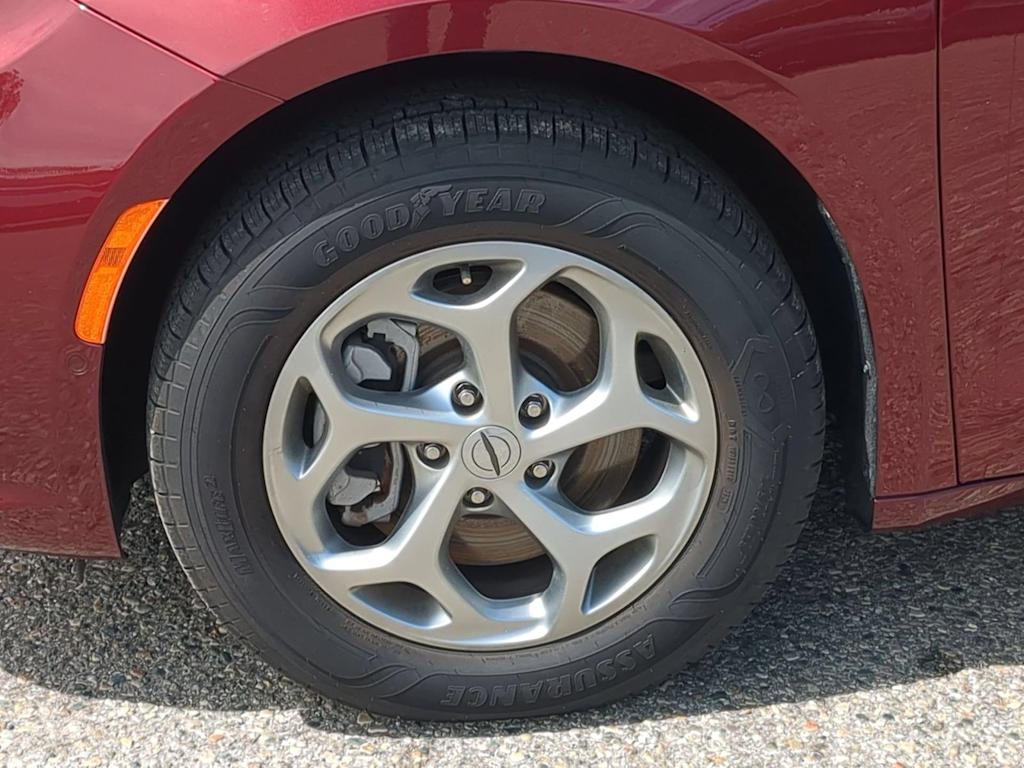 Thumbnail: 2022 Chrysler Pacifica - 8