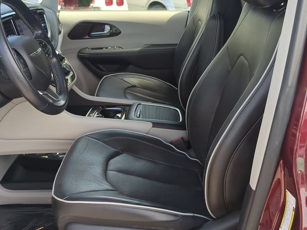Thumbnail: 2022 Chrysler Pacifica - 10