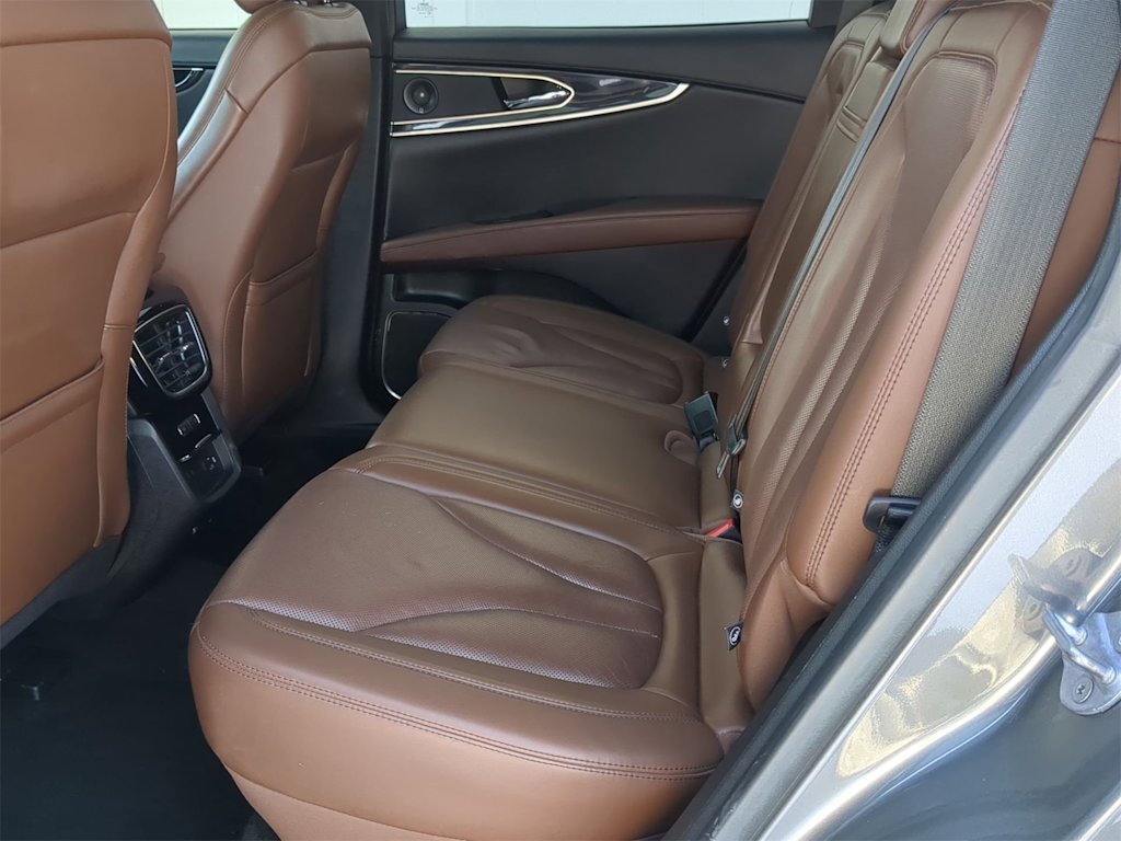 Thumbnail: 2022 Lincoln Nautilus - 33