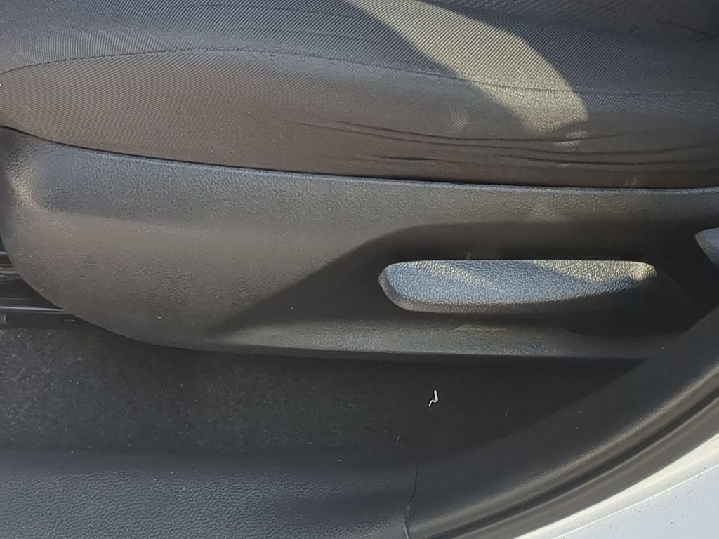 Thumbnail: 2019 Toyota RAV4 - 25