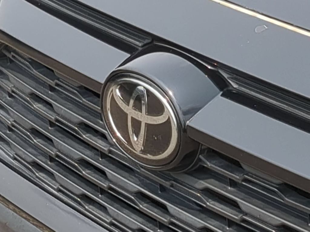 Thumbnail: 2021 Toyota RAV4 - 7