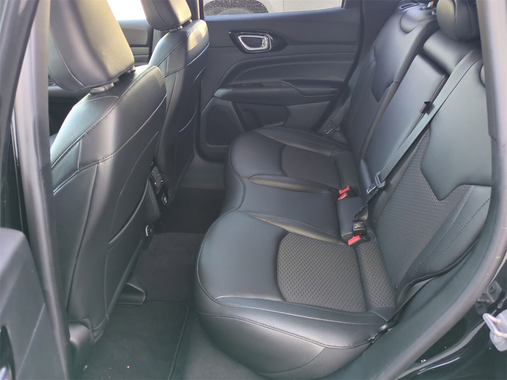 Thumbnail: 2022 Jeep Compass - 11