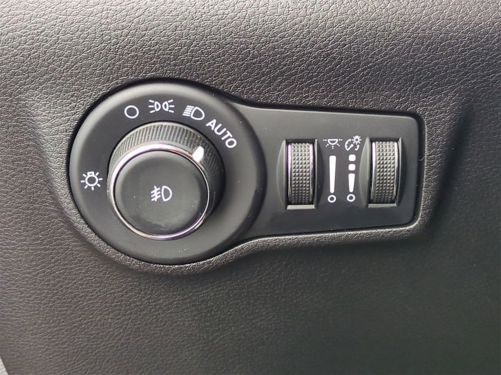 Thumbnail: 2022 Jeep Compass - 32