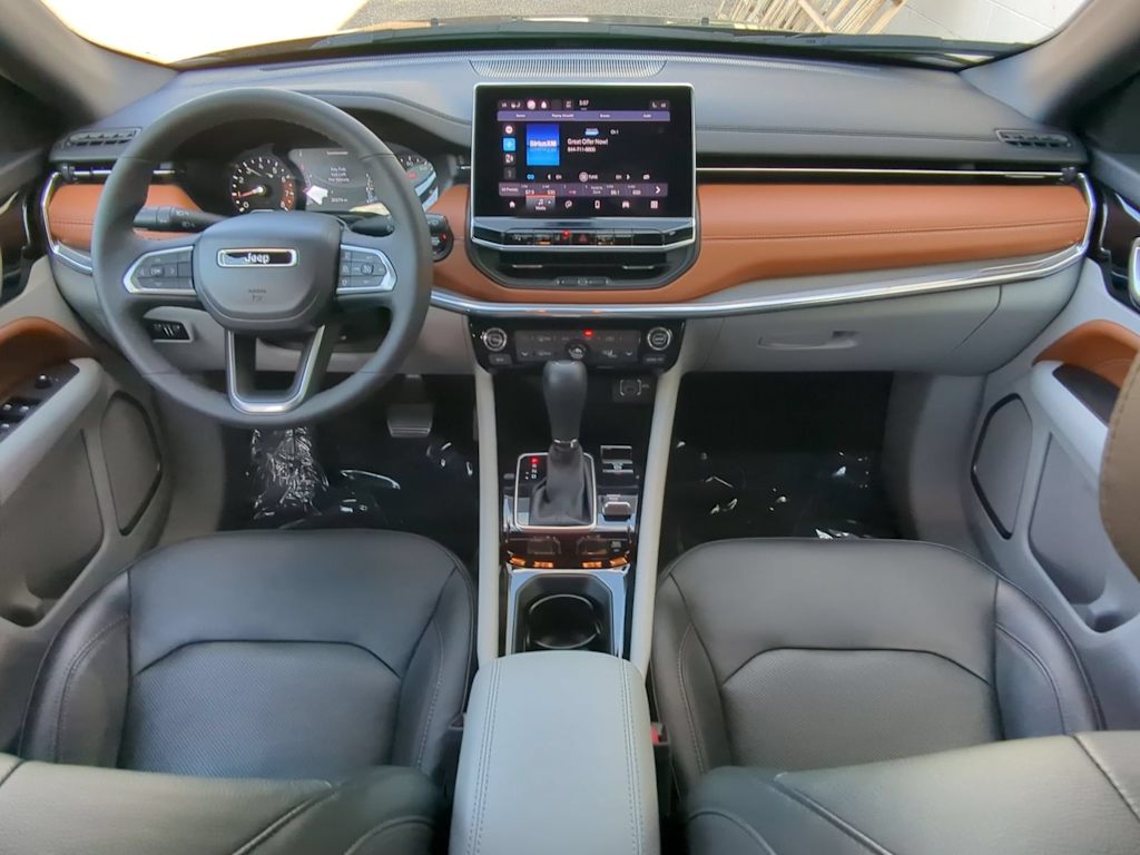 Thumbnail: 2023 Jeep Compass - 9