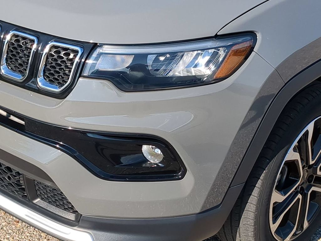 Thumbnail: 2023 Jeep Compass - 23