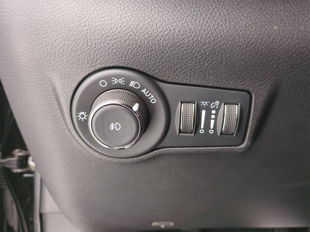 Thumbnail: 2022 Jeep Compass - 32