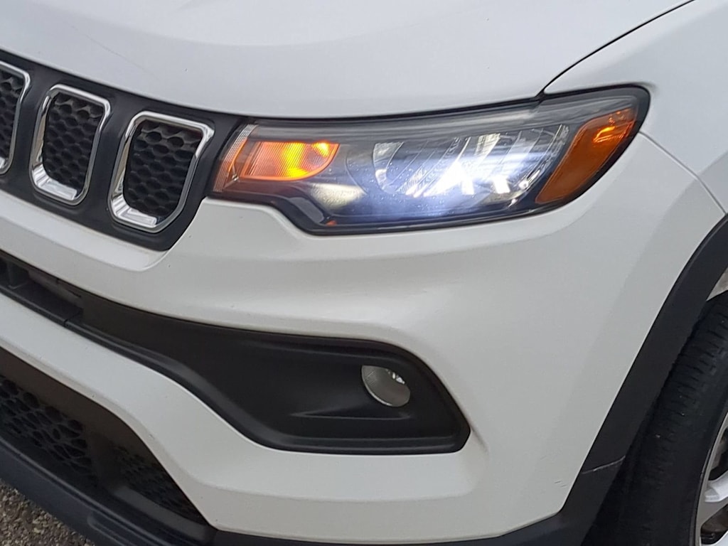 Thumbnail: 2023 Jeep Compass - 23