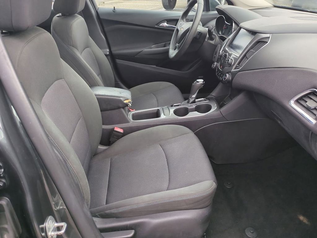 2017 Chevrolet Cruze LT 11