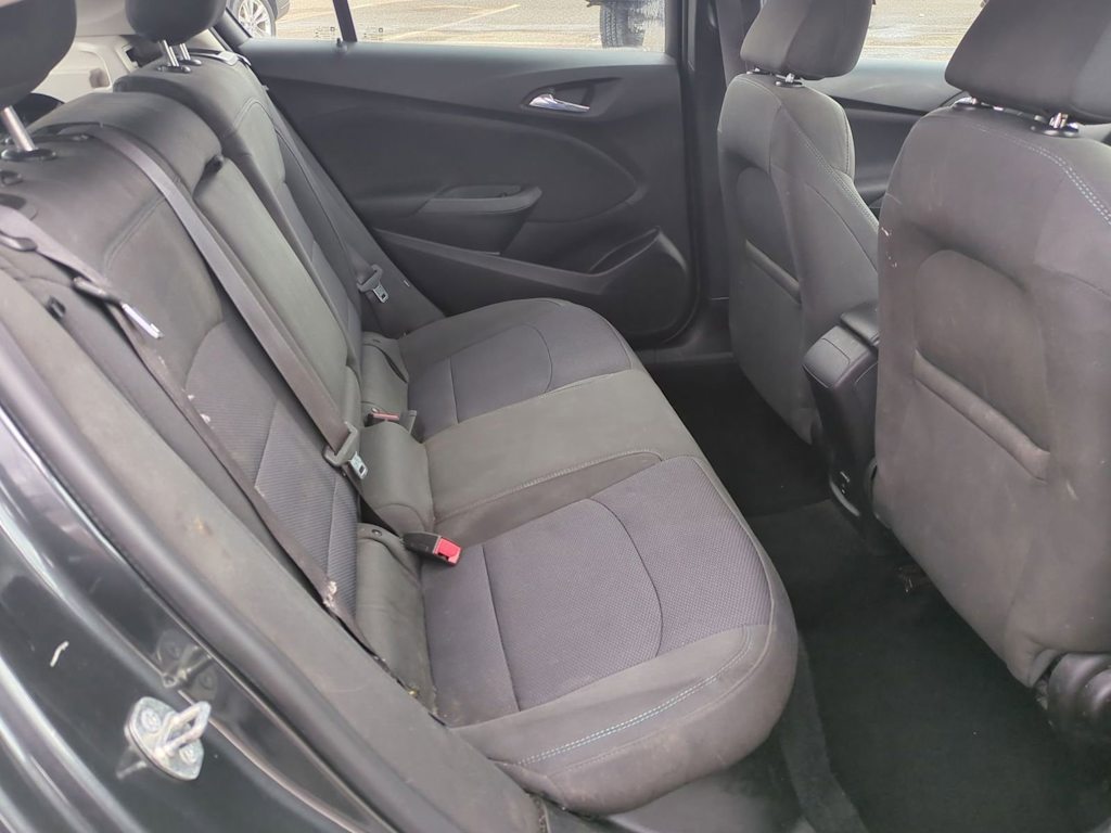 2017 Chevrolet Cruze LT 26