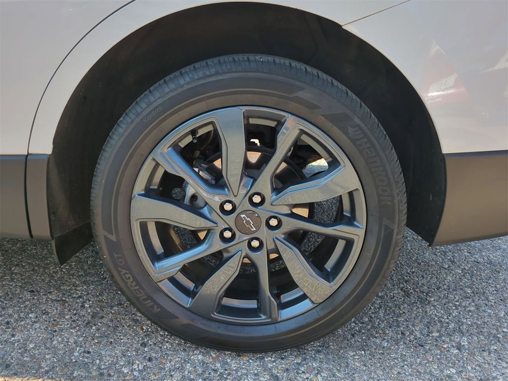 Thumbnail: 2022 Chevrolet Equinox - 8