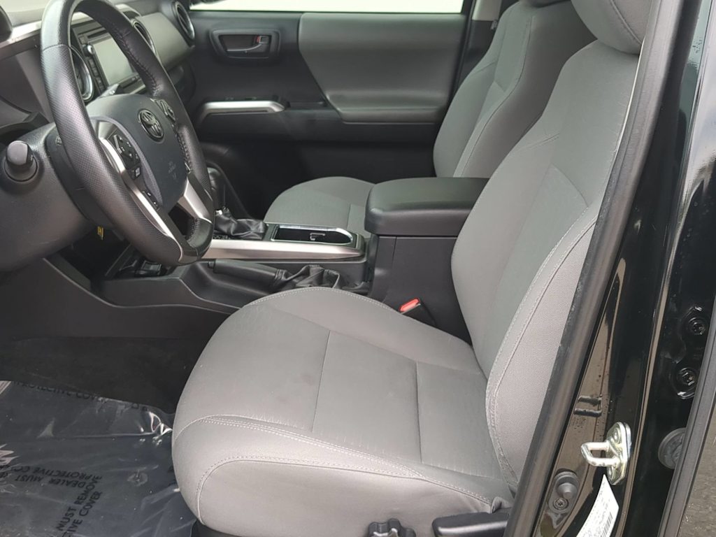 Thumbnail: 2019 Toyota Tacoma - 10