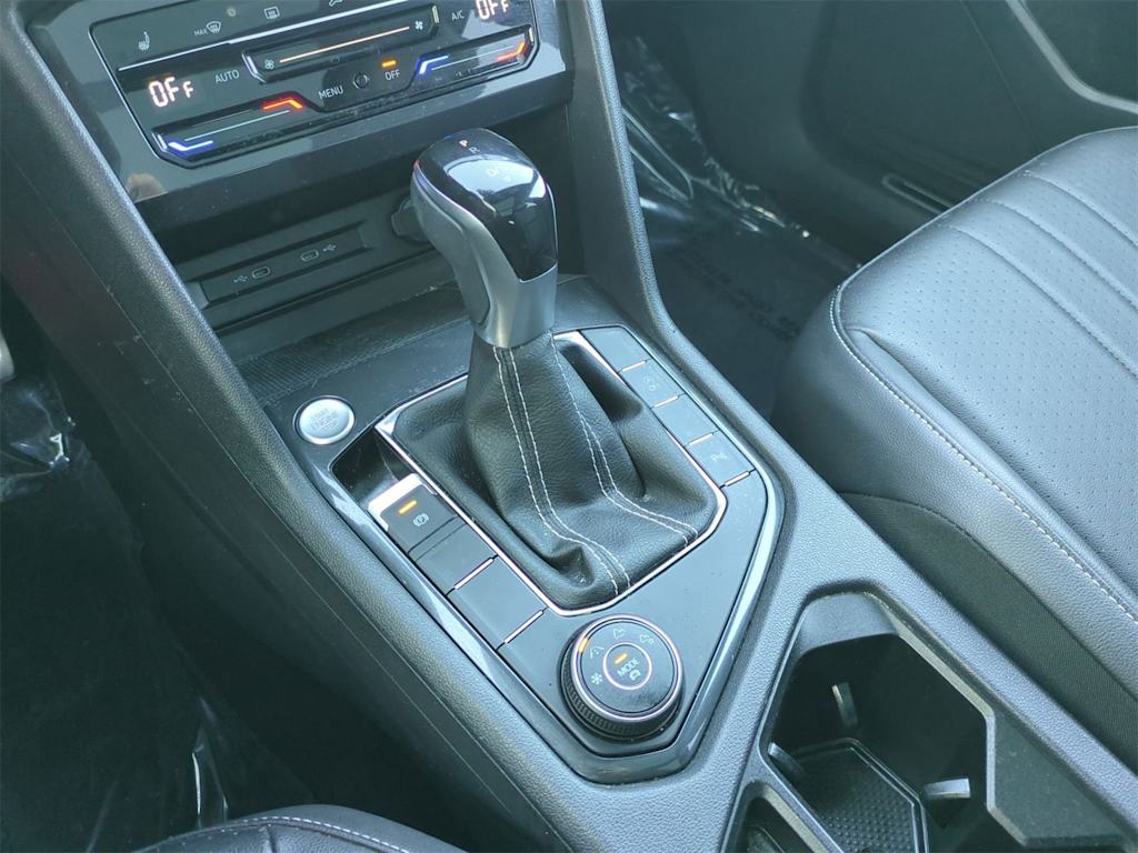 Thumbnail: 2022 Volkswagen Tiguan - 15