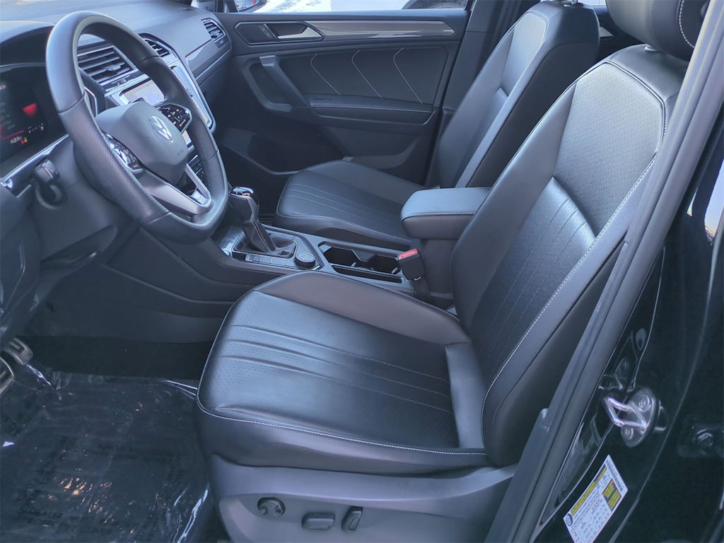 Thumbnail: 2022 Volkswagen Tiguan - 10