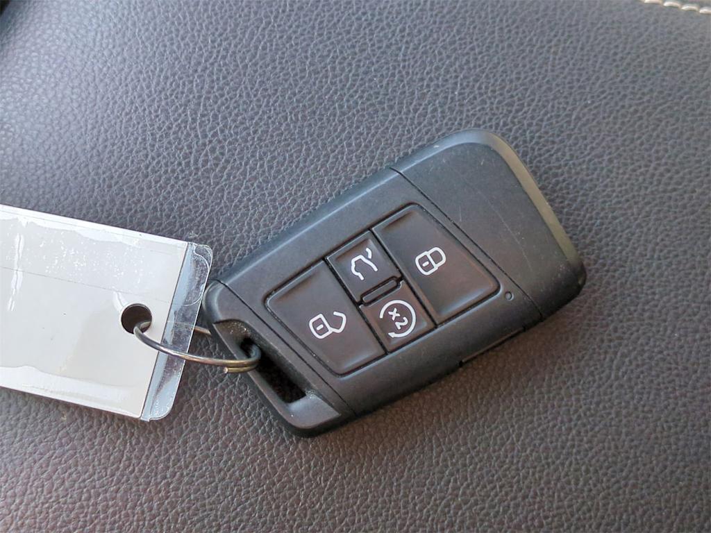 Thumbnail: 2022 Volkswagen Tiguan - 18