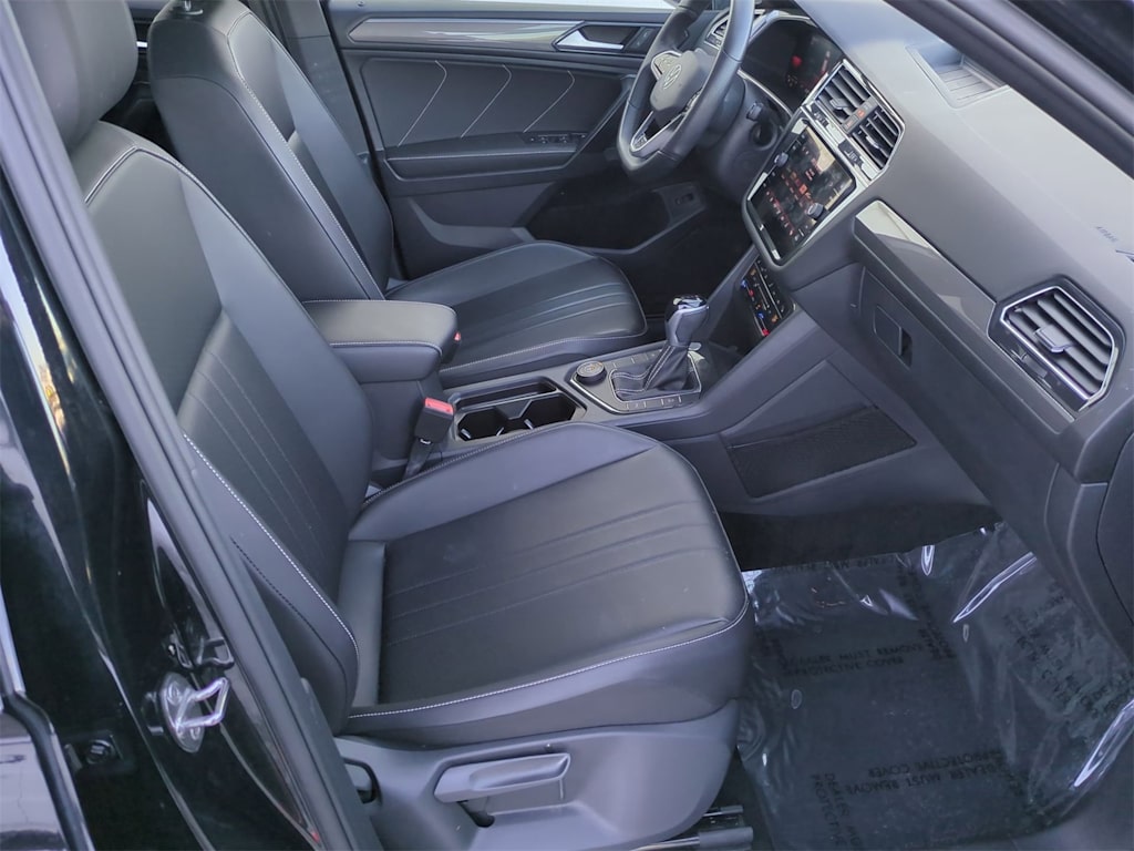 Thumbnail: 2022 Volkswagen Tiguan - 28