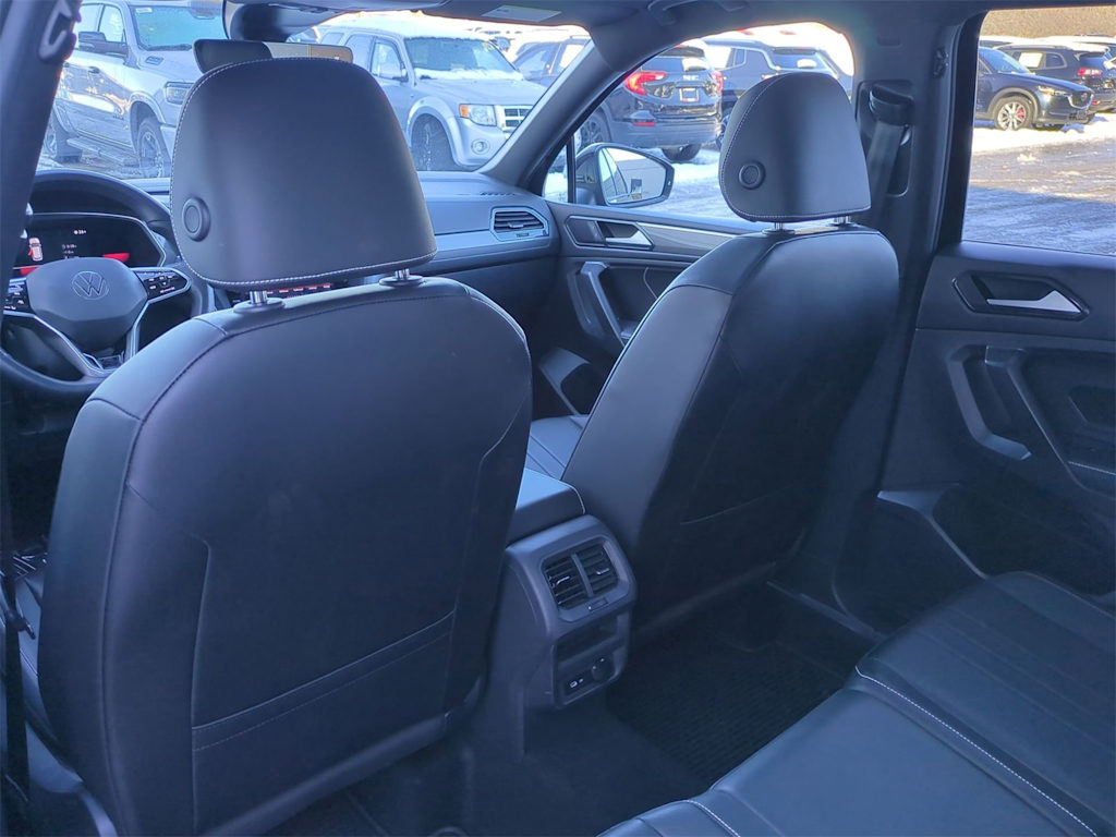Thumbnail: 2022 Volkswagen Tiguan - 11