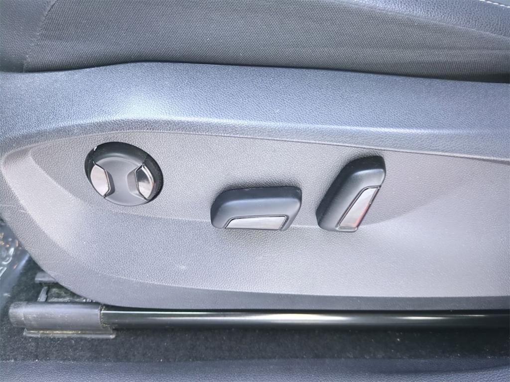 Thumbnail: 2022 Volkswagen Tiguan - 25