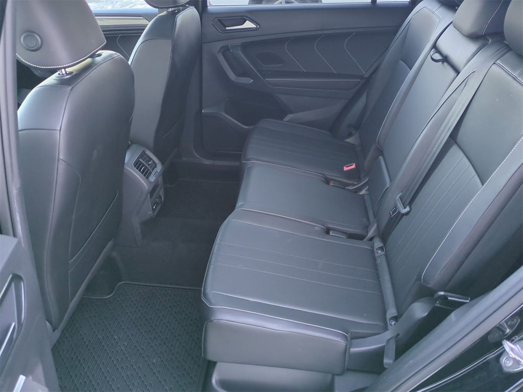 Thumbnail: 2022 Volkswagen Tiguan - 12